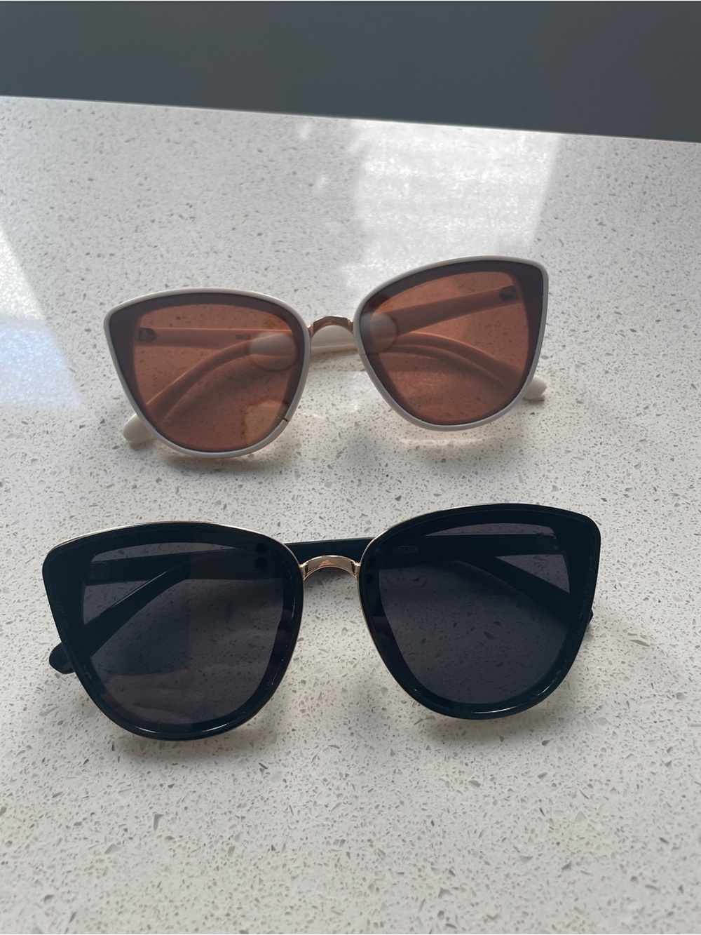 2x Stylish Cat-Eye Women's Sunglasses - Black and White